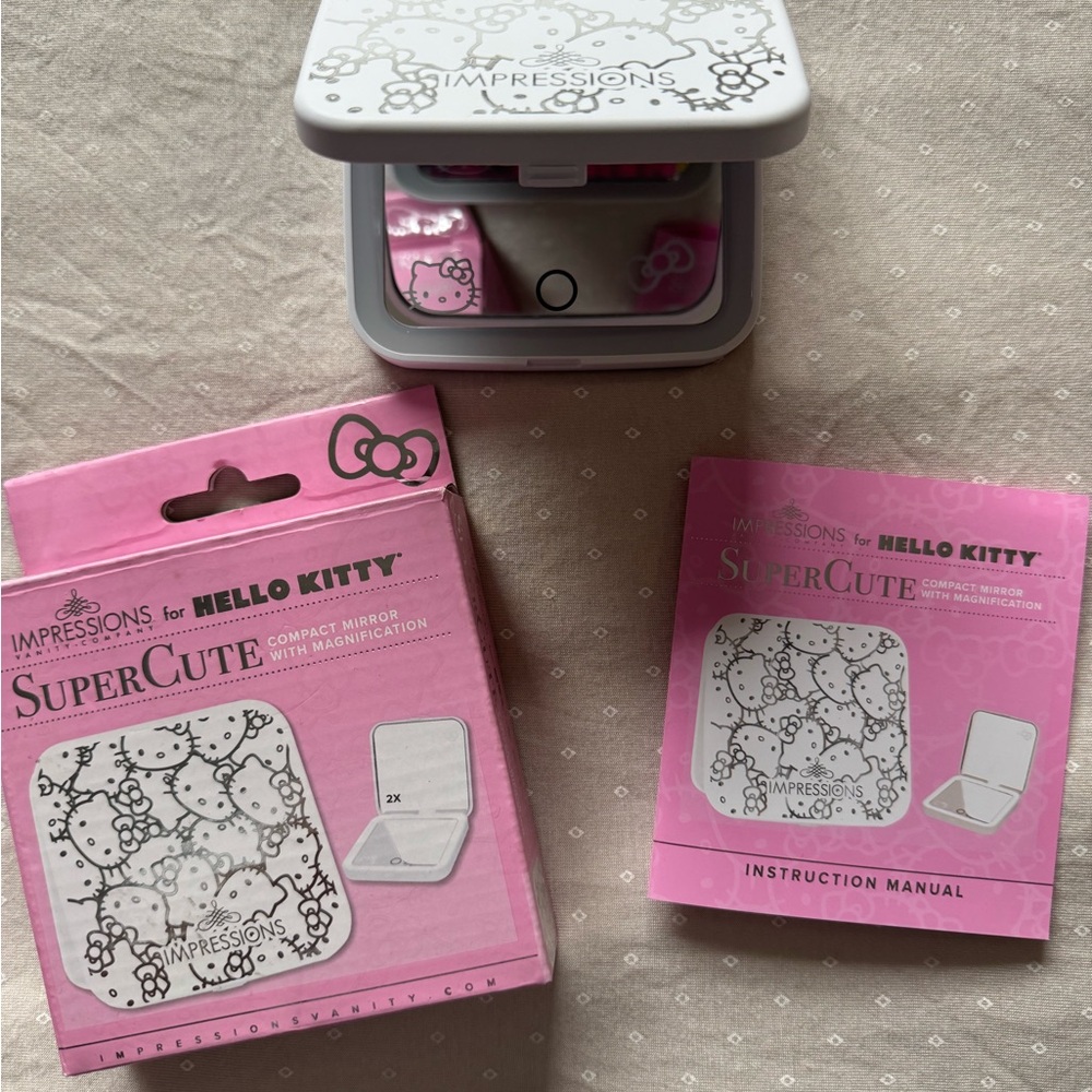 Hello Kitty Compact Mirror - White and Pink